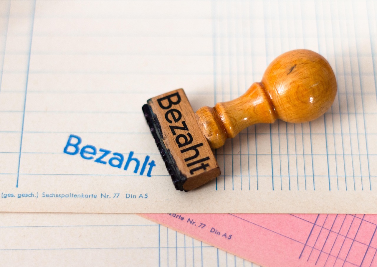 Rechnungen mit Bezahlt-Stempel